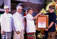 Gubernur Koster Bersama MDA dan Bendesa Adat se-Bali Luncurkan Baga Utsaha Padruwen Desa Adat Baga Utsaha Padruwen Desa Adat