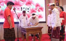 Lantik 42 PNS Baru Pemkab Bangli, Sedana Arta: Berikan Masyarakat Pelayanan Optimal PNS