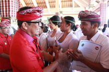 Serahkan SK 478 PPPK Formasi Guru 2023, Bupati Tabanan Harap Para Guru Inovatif Songsong Kurikulum Merdeka SK Guru PPPK