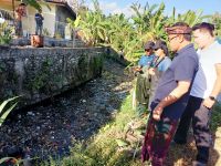 Respon Cepat, Wali Kota Jaya Negara Tinjau Pembersihan Sungai Tuka Teba Desa Pemecutan Kelod membersihkan aliran sungai