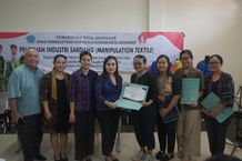 Dekranasda Denpasar Latih IKM Olah Produk Tekstil Dengan Metode “Manipulation Textile” Manipulation Textile