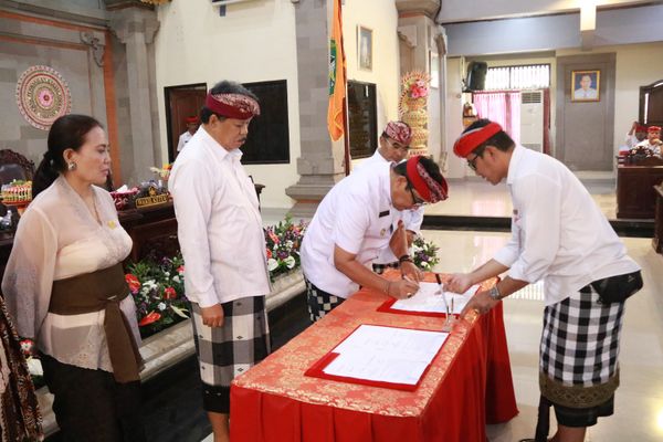 Teken Kebijakan