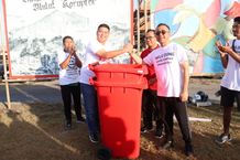 Gandeng Komunitas “Malu Dong”, Wali Kota Jaya Negara Ikuti Aksi Bersih Pantai Bersama Jaga Kebersihan Lingkungan aksi bersih pantai