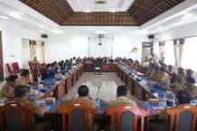 Dewan Buleleng Undang Kepala Desa Bahas Ranperda Pajak dan Retribusi Komisi III DPRD Kabupaten Buleleng