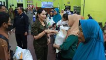 Pemkab Jembrana Kembali Salurkan Bantuan Cadangan Pangan Pemerintah (CPP) Salurkan Bantuan Cadangan Pangan