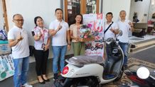 Meriahkan Hari Pelanggan Nasional, Management Astra Motor Bali Antar Bingkisan Spesial Untuk Konsumen Loyal Konsumen Loyal