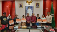 Salurkan Santunan Korban Tanah Longsor, Bupati Bangli: Pemkab Upayakan Pendidikan Gratis Anak-anak Korban Sedana Arta