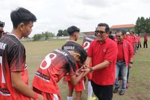 Stadion Debes Memerah, Tabanan Ungguli Karangasem di Babak Penyisihan Liga Kampung Sepak Bola PDI Perjuangan Liga Kampung Sepak Bola