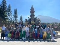 Eksplorasi Kawasan Pura Besakih, Mahasiswa Inbound Unud Ikuti Modul Kebhinekaan Unud
