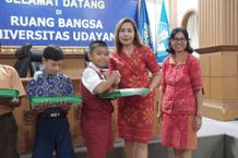 Komitmen Majukan Pendidikan, Dharma Wanita Persatuan Universitas Udayana Serahkan Bantuan Beasiswa pada Putra-Putri Pegawai DWP