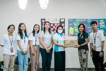 Bersama Yayasan Lentera Anak Bali, HIMANIKA FISIP Unud Gelar Bakti Sosial di Pasar Kumbasari Unud