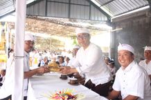 Wali Kota Jaya Negara Hadiri Pelaksanaan Pitra Yadnya dan Atma Wedana Desa Adat Bekul Pitra Yadnya dan Atma Wedana