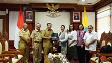 Pj Gubernur Bali Tegaskan Pungutan Wisatawan Asing untuk Penanganan Sampah dan Pelestarian Budaya Wisman
