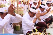 Wali Kota Jaya Negara Hadiri Karya Ngeratep, Melaspas dan Pasupati di Pura Pererepan Mertasari Banjar Tohpati Kesiman Karya Ngeratep