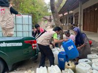 Bantu Warga dari Kekeringan, UGM Droping 14.000 Liter Air Bersih di Magelang Air Bersih