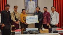 Bupati Sedana Arta Serahkan Santunan dan Beasiswa BPJS TK bangli