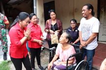 Ketua K3S Kota Denpasar Serahkan Bantuan Kursi Roda, Sasar Lansia dan Disabilitas Bantuan
