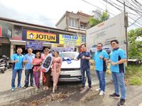 Warga Bali Terima Hadiah Mobil Listrik Mewah dari Jotun JOTUN