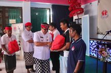 Wujudkan Harmonisasi, Bupati Sanjaya Berbagi Kasih di Gereja Immanuel Tabanan Berbagi Kasih