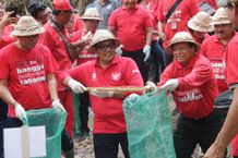 Kurangi Tabanan dari Sampah Plastik, Bupati Sanjaya Pimpin Aksi Bersih Sungai Yeh Sungi Sampah Plastik