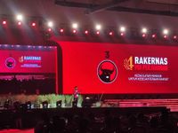 Wayan Koster Bacakan ‘Dedication of Life’ di Rakernas ke-4 PDI Perjuangan Wayan Koster