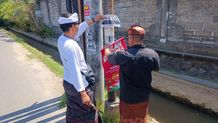 Kecamatan Densel Tertibkan Spanduk Kadaluwarsa, Jaga Kebersihan Wajah Kota Denpasar penertiban