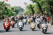 Kebanggaan dari Dua Negara Berpadu Sempurna untuk Rayakan Hari Batik Nasional Vespa Community Activity