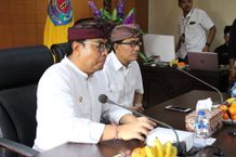Pemkot Denpasar Berikan Hadiah 8 Unit Motor Listrik Bagi Wajib Pajak Taat Pajak Wajib Pajak Taat Pajak