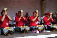 Bupati Tabanan Ngupasaksi Karya di Desa Tunjuk dan Desa Gunung Salak Bupati Tabanan