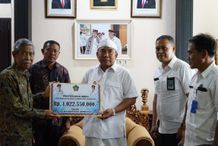 Bupati Tamba Serahkan Dana Hibah Rp1 Miliar Kepada FKUB Jembrana Dana FKUB