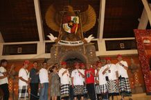 Gedung Maria Dipercantik Dengan Pemasangan Lambang Garuda Pancasila Super Besar Garuda