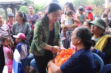 Sasar Wanita Tukang Suun Pasar Badung, Antari Jaya Negara Salurkan Paket Bantuan Program TJSL dari PT Indomarco Prismatama Salurkan Paket Bantuan