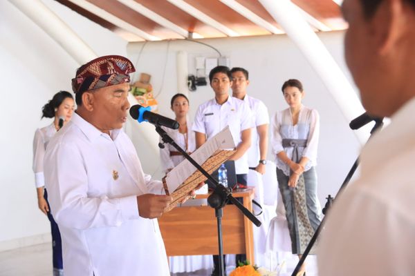 Lantik Kepala Badan Kesbangpol Jembrana
