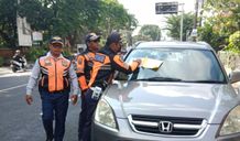 Dishub Denpasar Tertibkan Parkir Sembarangan, Sebanyak 10 Kendaraan Dipasangi Stiker dan 9 Lainnya Diganjar Imbauan Sidak Lalu Lintas