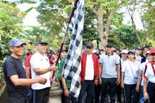 Jaya Negara Lepas Jalan Sehat Serangkaian HUT Ke-25 BKS LPD Kota Denpasar Jalan Santai
