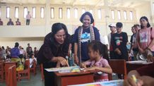Pj Ketua Dekranasda Bali Semangati 157 Anak-Anak TK Lomba Mewarnai di Nusa Penida Festival Pj Ketua Dekranasda Bali