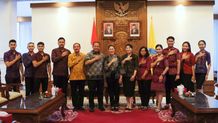 Pj Gubernur Mahendra Jaya Ajak Generasi Milenial SEJEBAG Bali Dukung Upaya Pengentasan Kemiskinan Ekstrem SEJEBAG