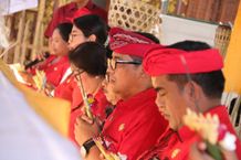 Komitmen Tingkatkan Sinergi dengan Rakyat, Bupati Sanjaya Hadiri Upacara Pitra Yadnya Krama Tunjuk dan Petiga Pitra