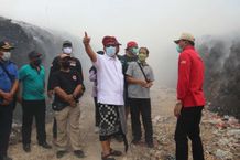 Tanggap Bencana, Bupati Tabanan Perintahkan Gerak Cepat Tangani Kebakaran TPA Mandung Kebakaran TPA Mandung