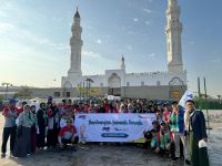JNE Berangkatkan Umrah 345 Karyawan ke Tanah Suci Umrah