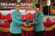 Pj Ketua TP PKK Buleleng Keliling Sosialisasikan “Aku Hatinya PKK” Aku Hatinya PKK