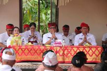 Wujud Cihna Bhakti, Bupati Sanjaya Hadiri Karya Pemelaspasan di Desa Adat Kikian Cihna Bhakti,