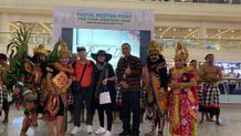 Serunya Hari Batik Nasional, Bandara Internasional I Gusti Ngurah Rai Hadirkan Tari Kecak Hari Batik Nasional
