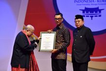 Jadi Tokoh Inspiratif Dunia, Biografi Jokowi Tulisan Dirut PLN Terbit di Korea jokowi