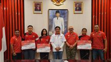 Bupati Bangli Serahkan Bonus Atlet Berprestasi Pada Porprov Bali XV 2022 porprov