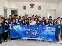 Sejumlah Mahasiswa Universitas Airlangga Kunjungi Togar Situmorang Law Firm togar