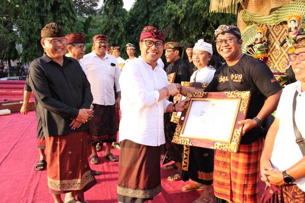 Parade Gong Kebyar dan Kesenian Klasik