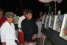 Sekda Alit Wiradana Buka Pameran Sanggar Jepun Putih, Sukses Ubah Sampah Plastik Jadi Karya Seni Lukis Estetik pameran lukisan