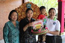 Antari Jaya Negara Sapa Peserta Posyandu Paripurna di Banjar Abasan, Desa Padang Sambian Kelod Posyandu Paripurna