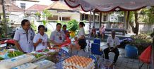 Kelurahan Serangan Bagikan Ratusan Paket Bantuan Sembako Kepada Nelayan Bagikan Ratusan Paket Bantuan Sembako
